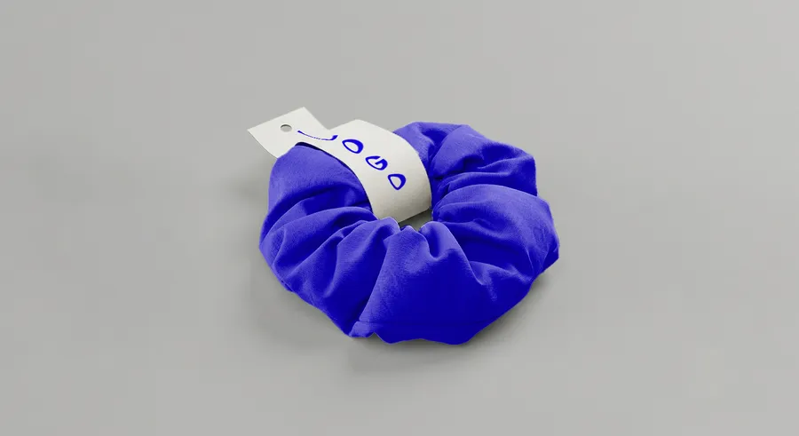 FREE SCRUNCHIE MOCKUP WITH BRANDING PAPER BAND — PRODUCT TAG VIEW (PSD) mockup preview 2